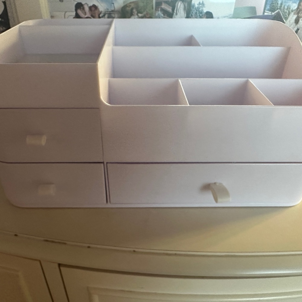 white makeup organizer